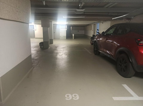 Covered car parking available in Englschalkinger Str. 148 - Parking Spaces