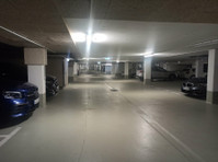 Covered car parking available in Englschalkinger Str. 148 - Parkkipaikat