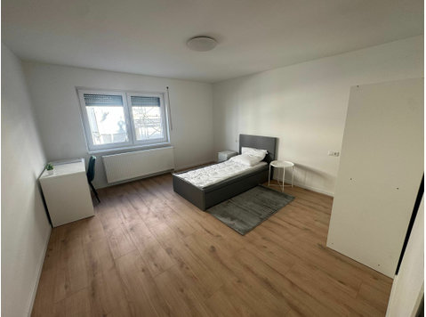 2 WG rooms in a furnished 3-room shared apartment – First… - Ενοικίαση