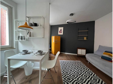 Modern furnished Apartment in beautiful old Brickbuilding… - Alquiler
