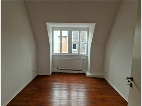 Room in a 5-person shared flat, newly renovated, centrally… - For Rent