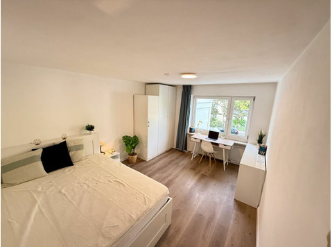 Bright, furnished 15.5 sqm private room (incl. utilities +… - Vuokralle