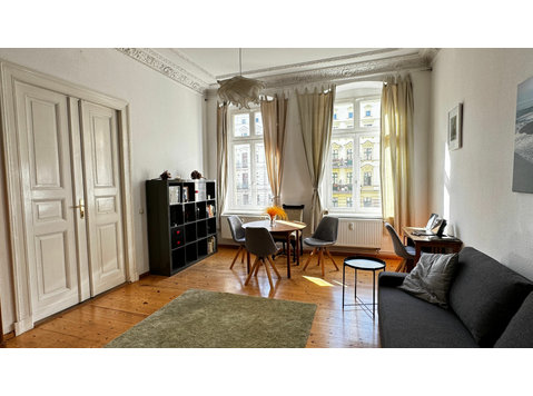 1 room classic flat - Oderberger Straße front heart of… - For Rent
