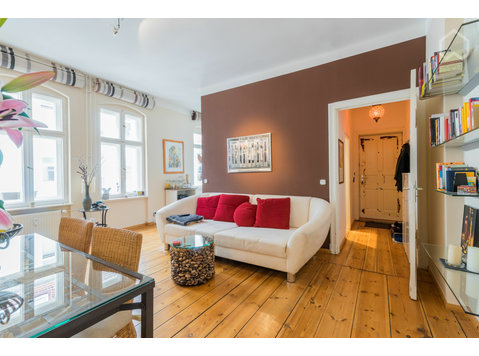 Awesome and lovely flat in Berlin Prenzlauer Berg, antique… - Te Huur