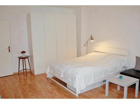 Awesome home located in Prenzlauer Berg (Berlin) - Vuokralle