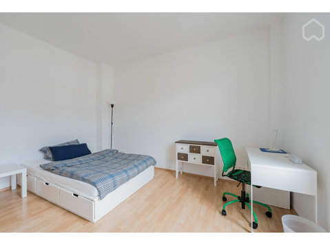 Beautiful 4-room apartment in Adlershof - De inchiriat