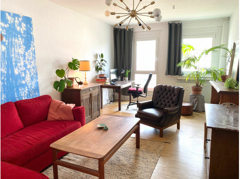 Beautiful, bright 5-room apartment in trendy Prenzlauer Berg - Kiralık