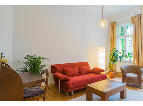 Wunderschöne, ruhige kleine Wohnung mit Balkon ins Grüne… - Zu Vermieten