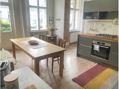 Beautiful, sunny apartment, central and close to the park - Til leje