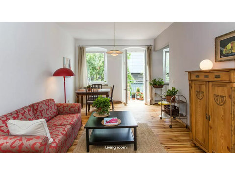 Beautiful, sunny, furnished 2-room flat near Kollwitzplatz… - À louer