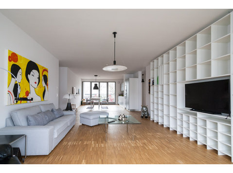 Berlin-Mitte: Luxurious loft with 3 bedrooms and two… - For Rent