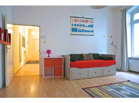 Bright  1,5-room apartment in the heart of Kreuzberg - Kiadó