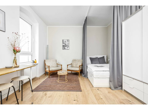 Bright and comfy studio at Weinbergspark in Mitte - Под наем
