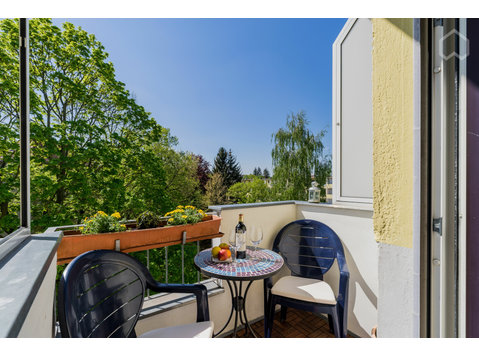 Bright apartment with sunny balcony in Berlin Wilmersdorf - Te Huur