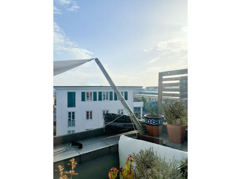 Helle Altbauwohnung mit Balkon in Friedrichshain /… - Zu Vermieten