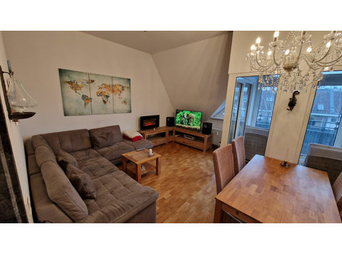 Bright, quiet attic apartment with winter garden and… - За издавање
