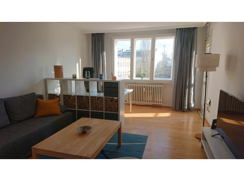 Bright & spacious suite in South Schöneberg - Til leje