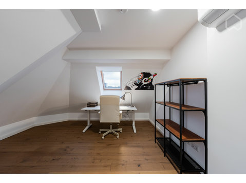 Charming 3-room attic apartment in Berlin-Steglitz - Na prenájom