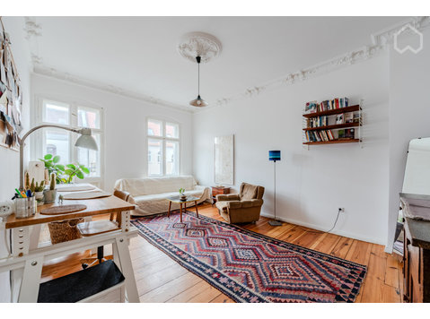 Charming Vintage 3-Room Apartment with a Cozy Balcony –… - For Rent