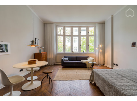 Charming apartment in Charlottenburg - Annan üürile