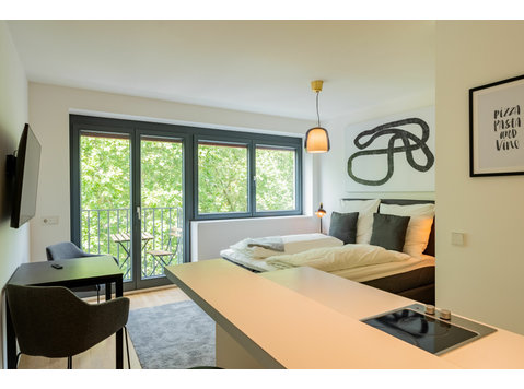 Charming & bright suite in Kreuzberg with balcon! - À louer