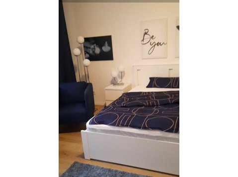 Co Living - Private Room in 3-Zimmer-WG in Lichtenrade… - Til Leie