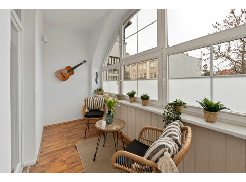 Gemütliche Art-Deco 2-Zimmer-Wohnung mit Wintergarten in… - Zu Vermieten