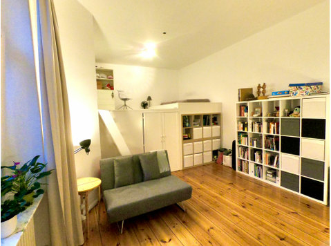 Liebevoll eingerichtete und komplett ausgestattete Wohnung… - Zu Vermieten