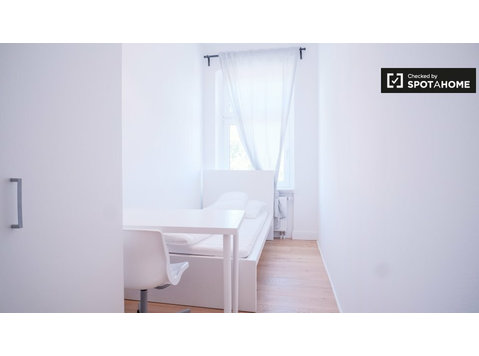 Acogedora habitación en apartamento con 6 habitaciones en… - Alquiler