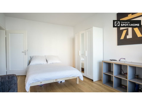 Chambre confortable dans un appartement partagé à… - À louer