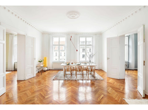 Luxurious Palais Apartment in Elegant Design at… - השכרה