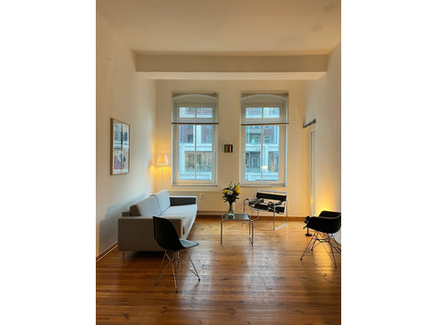 Fashionable & lovely suite in Friedrichshain - Til Leie