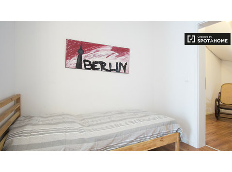 Habitación fresca en un apartamento de 3 dormitorios en… - Alquiler