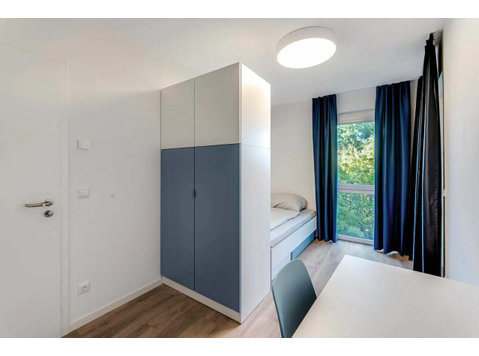 Fully furnished private room in a 5 female shared apartment… - Za iznajmljivanje