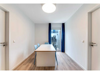 Fully furnished private room in a 5 people shared mixed… - À louer