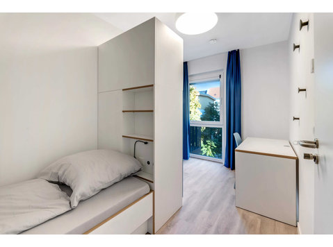 Reduced Rent - Fully furnished private room in a 5 people… - Aluguel