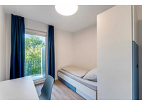 Fully furnished private room with Balcony in a 5 people… - Til Leie