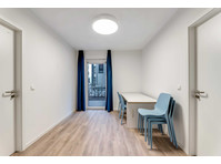 Fully furnished private room with terrace in a 5 people… - Til Leie