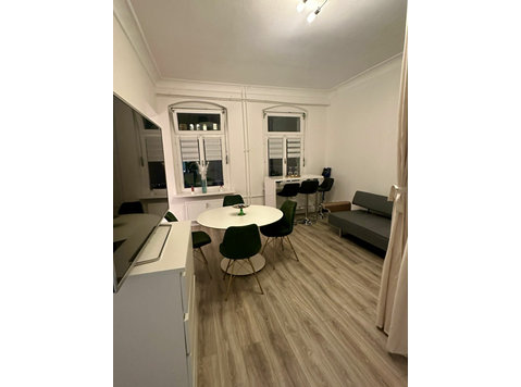 Fully furnished two-room apartment in an old building in… - השכרה