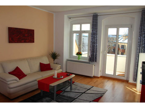 Gemütliche und wundervolle Wohnung mit Balkon in Karlshorst - השכרה
