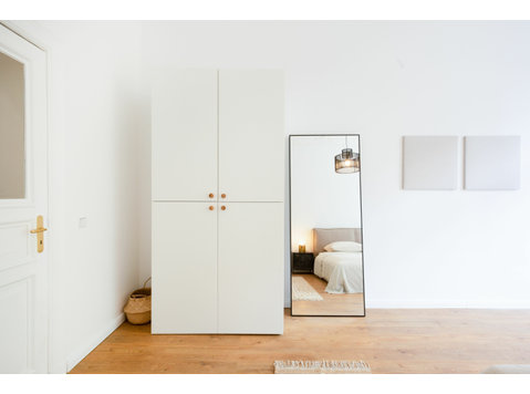 Incredible co-living room in Kreuzberg - For Rent