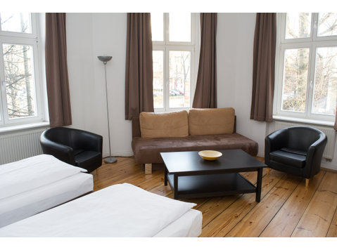 Große 3 Zimmer Wohnung 1,5 Bädern nahe Kollwitzplatz - Zu Vermieten