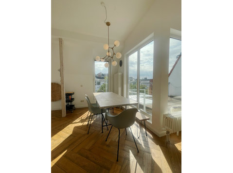 Light flooded and unique Maisonette Apartment in Prenzlauer… - For Rent