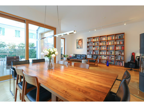 Lichtdurchflutetes Architekten - Einfamilienhaus im Bauhaus… - Zu Vermieten