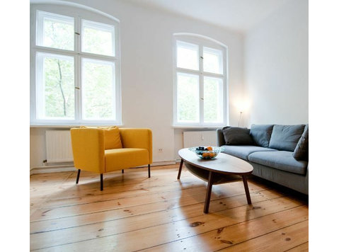 Living in the Kreuzberger Gräfekiez, freshly renovated,… - For Rent