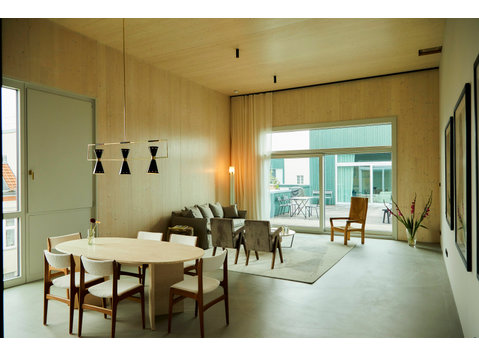 Luxurious Penthouse Apartment with Vintage Furniture - De inchiriat