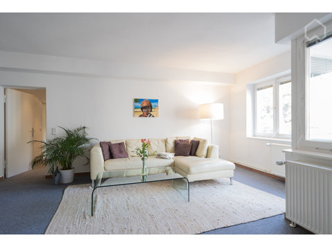 Modern, Spacious and Sunny apartment in Schöneberg with… - For Rent