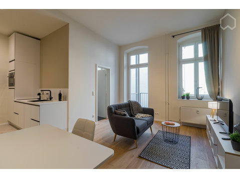 Moderne, ruhige 2-Zimmer Altbau Wohnung mit hochwertiger… - Zu Vermieten