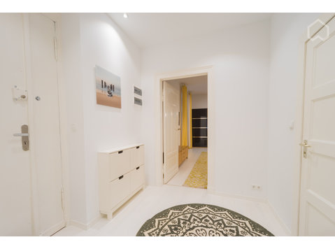 NEW High Standard 4 Room Apartment + Balcony in Berlin Best… - Aluguel