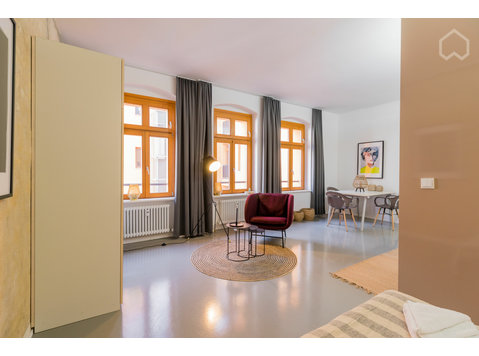 New & cozy studio apartment in the center of Friedrichshain… - K pronájmu